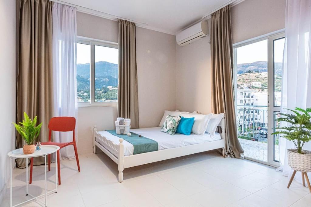 33 - Central, Access * Himara